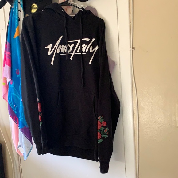 let me know if you’ll like it, it fit me too big - Picture 1 of 1